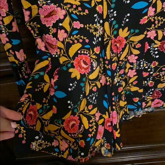 Express floral romper size 2 - Picture 4 of 4